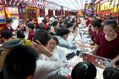 Bản tin thị trường vàng sáng 3/3/2026: Giá vàng trụ mốc cao